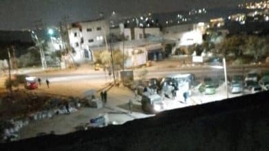 مستوطنون يهاجمون مركبات المواطنين في عدة مناطق بمحافظة سلفيت