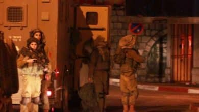 إصابة شابين بالرصاص واعتقال طفل خلال اقتحام الاحتلال بلدة كوبر
