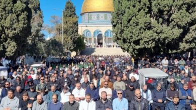40 ألفا يؤدون صلاة الجمعة في المسجد الأقصى
