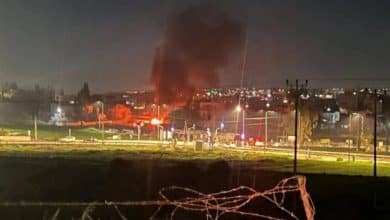 مستوطنون يحرقون مركبات ويعتدون على منازل ومحلات تجارية في قريتي الفندق وجينصافوط شرق قلقيلية