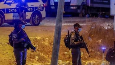 الاحتلال ينكل بعدد من الشبان عند حاجز الحمرا العسكري في الأغوار الشمالية