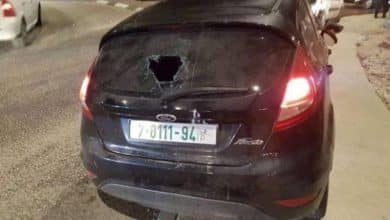 مستوطنون يهاجمون مركبات المواطنين شرق قلقيلية