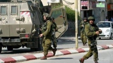 الاحتلال يعتقل شابا ويستولي على شاحنة ويواصل حصار أريحا