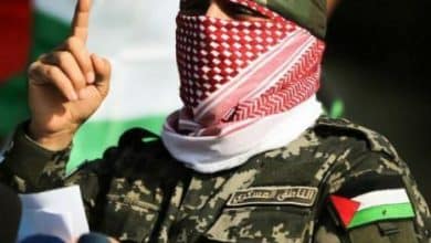 أبو عبيدة يعلن الافراج عن 3 أسرى اسرائيليين غدا السبت