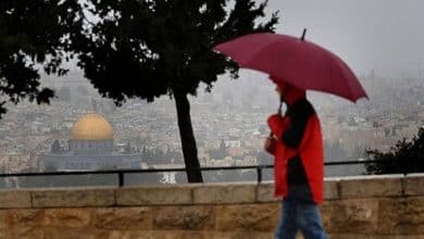 الطقس: أجواء شديدة البرودة وسقوط زخات متفرقة من الأمطار