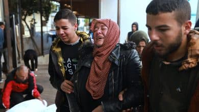 شهيد وإصابة خطيرة جراء قصف الاحتلال تجمعا للمواطنين شرق رفح