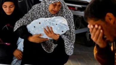 استشهاد 5 أطفال رضع في غزة بسبب البرد الشديد