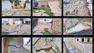 أعربت وزارة التربية والتعليم العالي، عن ضرورة تحمل المؤسسات الأممية دورها في حماية المؤسسات التعليمية في ظل الاعتداءات المستمرة والممنهجة التي تنفذها قوات الاحتلال الإسرائيلي على المدارس والمرافق التعليمية في محافظات جنين وطولكرم وطوباس والأغوار الشمالية، والتي ما زالت مستمرة منذ قرابة ثلاثة أسابيع. وأشارت الوزارة في بيان، اليوم الجمعة، إلى أنه وبعد ما تعرضت له مدارس غزة من إبادة تعليمية، جاءت هذه الهجمة المسعورة التي أسفرت عن تدمير العديد من المرافق التعليمية، ومنها مدرسة طمون واقتحام مدارس أخرى مثل مدرسة العدوية، مما أدى إلى تعطيل الدوام الدراسي في حوالي 100 مدرسة في هذه المحافظات. وأكدت الوزارة، أن هذه الأعمال تعد انتهاكًا صارخًا للقوانين الدولية وحقوق الإنسان، خاصة حقوق الأطفال في التعليم. كما أكدت أن هذه الاعتداءات لا تقتصر على الفاقد التعليمي فحسب، بل تطال أيضًا الجانب النفسي للطلبة والمدرسين، إضافة إلى تدمير البنية التحتية للمرافق التعليمية، مما يعرقل سير العملية التعليمية ويؤثر سلبًا على حق الأطفال في التعليم بشكل آمن. وفي هذا السياق، طالبت الوزارة المنظمات الدولية ذات العلاقة، بما في ذلك اليونسكو، اليونيسف، واللجنة الدولية للصليب الأحمر، بتحمل مسؤولياتها تجاه حماية حقوق الأطفال والتعليم، والعمل على وقف هذه الاعتداءات المتواصلة التي تهدد استقرار العملية التعليمية في فلسطين. وأشارت إلى أنها لن تتوانى عن مواصلة جهودها لحماية المؤسسات التعليمية، وستظل تتابع هذا الملف على مختلف الأصعدة، معربةً عن أملها في أن يتحرك المجتمع الدولي بشكل عاجل لوضع حد لهذه الانتهاكات، وضمان حق أطفال فلسطين في التعليم في بيئة آمنة.
