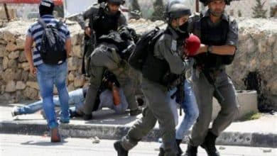 الاحتلال يعتقل مواطنًا ونجله في طولكرم ويكثف انتشاره العسكري في المدينة ومخيميها