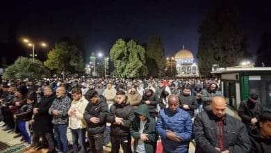 60 ألفا يؤدون صلاتي العشاء والتراويح في رحاب المسجد الأقصى