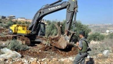 الاحتلال يجرف أراضي في مادما جنوب نابلس