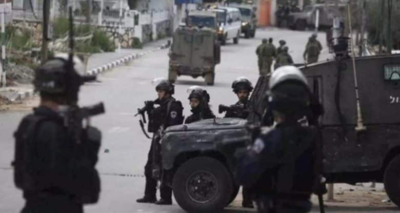 قوات الاحتلال تشدد من إجراءاتها العسكرية في محيط نابلس