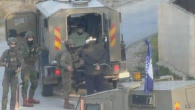 الاحتلال يحتجز عددا من الشبان ويستولي على مبلغ نقدي ومركبات في بيت ريما شمال غرب رام الله