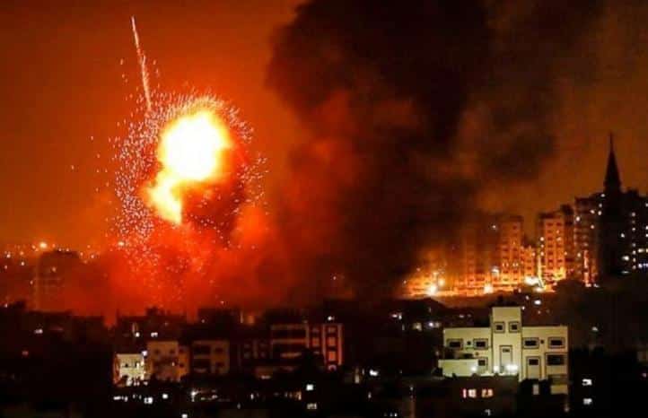 15 شهيداً في قصف للاحتلال على منازل سكنية بخانيونس