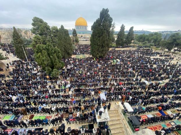 90 ألفا يؤدون الجمعة الأولى من رمضان في المسجد الأقصى