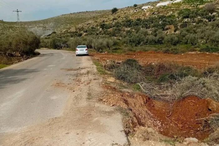 مستوطنون يجرفون عشرات الدونمات غرب سلفيت