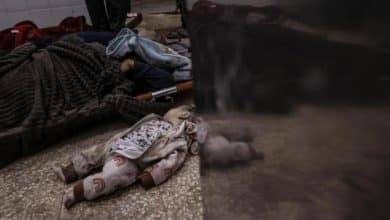 شهداء بينهم 6 أطفال بقصف الاحتلال شقة سكنية ومنزلا في غزة وخان يونس
