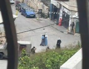 الاحتلال يقتحم نابلس ويجبر عائلة على إخلاء منزلها