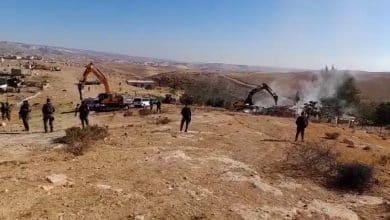 الاحتلال يهدم منزلين و5 بركسات وبئر مياه في مسافر يطا