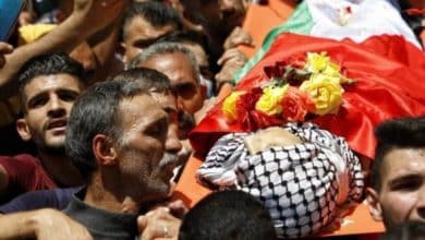 أهالي نابلس يشيعون جثمان الشهيد حمزة خماش إلى مثواه الأخير