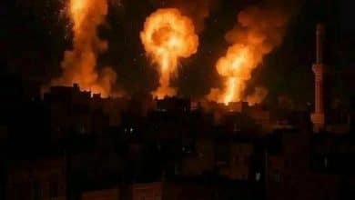 العدوان الأمريكي يرتكب مجزرة في اليمن.. 74 شهيدا وأكثر من 170 جريحا في غارات على رأس عيسى