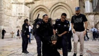 مركز "شمس" : اعتداء شرطة الاحتلال على المصلين المسيحيين في القدس انتهاك للحق في العبادة ، وشكل من أشكال التمييز العنصري