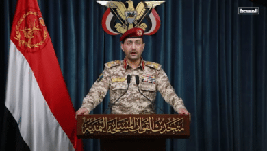 القوات المسلحة اليمنية: استهدفنا مواقعا حيوية في يافا وعسقلان وحاملة الطائرات الأمريكية "فنسون" بطائرات مسيّرة