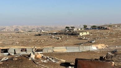 مستوطنون يدمرون بركسا للأغنام وخزان مياه في منطقة المليحات شمال غرب أريحا