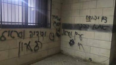 بعد ان أحرقوا مركبة .. مستوطنون يحاولون إحراق مسجد في عقربا