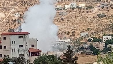 قوات الاحتلال تحاصر منزلا في بلدة طمون وتقصفه بالقذائف