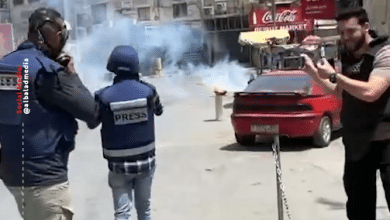 الاحتلال يستهدف الصحفيين وسط مدينة جنين بقنابل الغاز