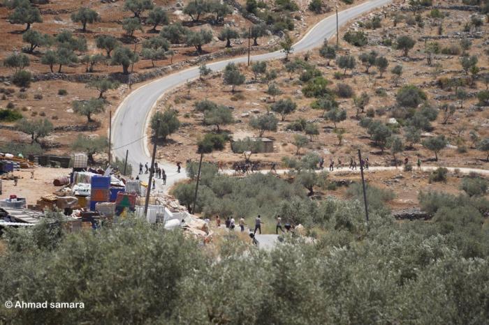 مستوطنون مسلحون يحاولون الهجوم على بروقين والمواطنون يصلون الجمعة على اطراف البلدة