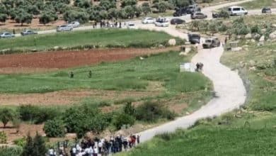 مستوطنون يحتجزون 3 صحفيين وناشط في المغير شمال رام الله