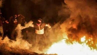 مستوطنون يحرقون أرضا شرق رام الله