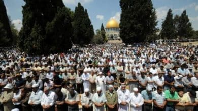 40 ألفا يؤدون صلاة الجمعة في المسجد الأقصى