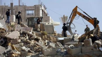 الاحتلال يجبر مواطنا على هدم منزله في جبل المكبر