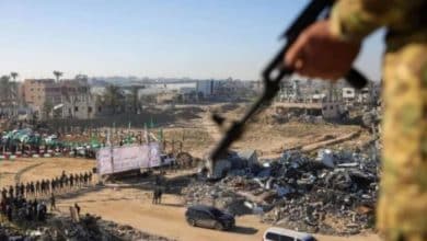 قيادي في المقاومة: الاحتلال يصرّ على صفقة مرحلية.. و"حماس" تلتزم باتفاق شامل ووقف الحرب