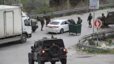 الاحتلال يعتدي على مركبات المواطنين غرب سلفيت