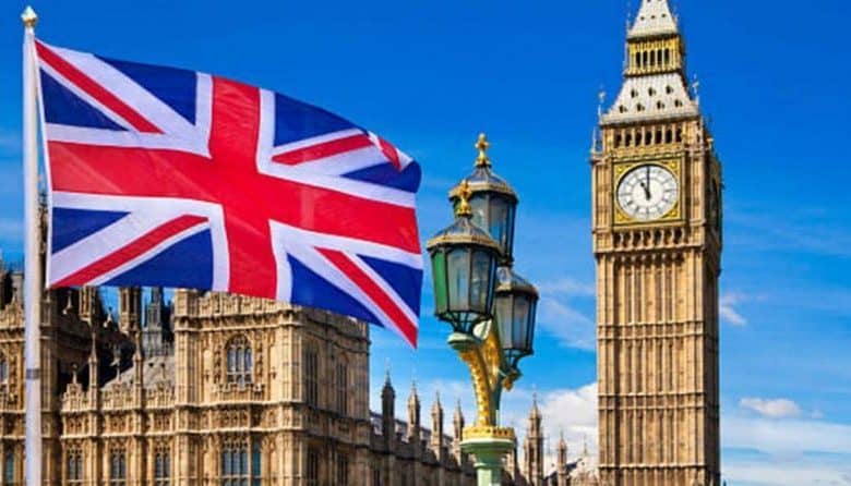 الحكومة البريطانية تجمّد المفاوضات على اتفاقية التجارة الحرة مع "إسرائيل" وتستدعي سفيرتها
