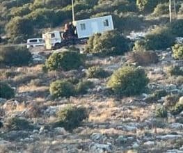 مستوطنون ينصبون خيمة ويضعون "كرفانا" على أراضي بروقين غرب سلفيت