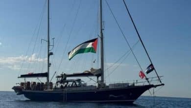 سفينة "مادلين" تقترب تدريجيا من سواحل غزة