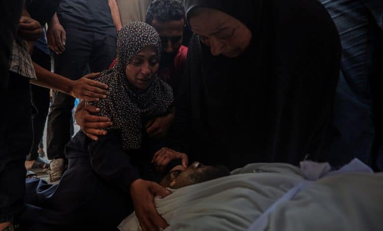 ثلاثة شهداء ومصابون برصاص وقصف الاحتلال شمال وجنوب قطاع غزة