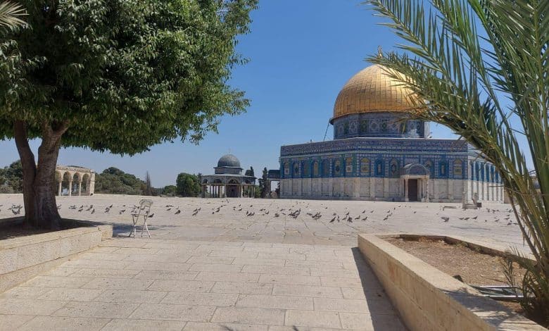 لليوم الـ12: الاحتلال يواصل إغلاق المسجد الأقصى وكنيسة القيامة ويمنع الوصول إليهما