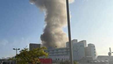 صواريخ إيران تصيب مبنى الاستخبارات الإسرائيلية وإخلاء مستشفى "سوروكا"