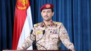 القوات المسلحة اليمنية تعلن استهداف مطار اللد بصاروخين باليستيين وتتوعد بردود أقوى