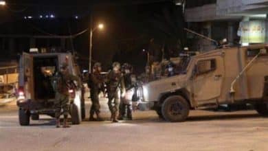 الاحتلال يعتقل شابين من إذنا غرب الخليل