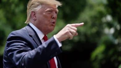 ترامب يتوعد إيران بـ"رضوخ كامل" ويهدد باغتيال خامنئي: نعرف مكانه وهو هدف سهل