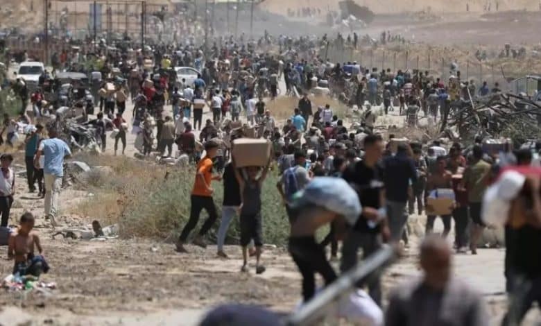 شهيدان ومصابون جراء استهداف الاحتلال منتظري المساعدات جنوب مدينة غزة