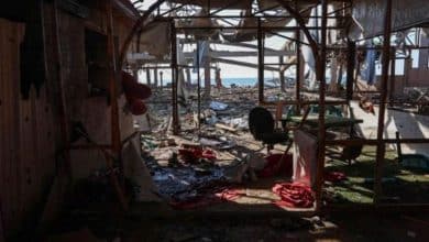 الغارديان: مقهى غزة قصف بذخيرة أمريكية ثقيلة وقد يشكل جريمة حرب