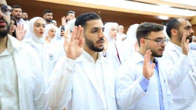 طلبة كلية طب الأسنان في الجامعة العربية الأمريكية يؤدون قسم المهنة